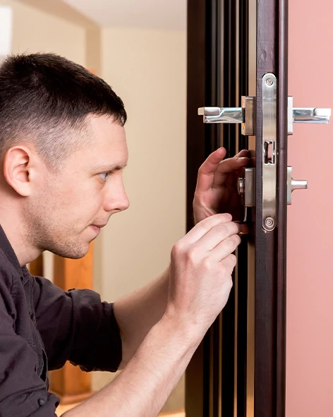 : Professional Locksmith For Commercial And Residential Locksmith Services in Jackson Heights, New York